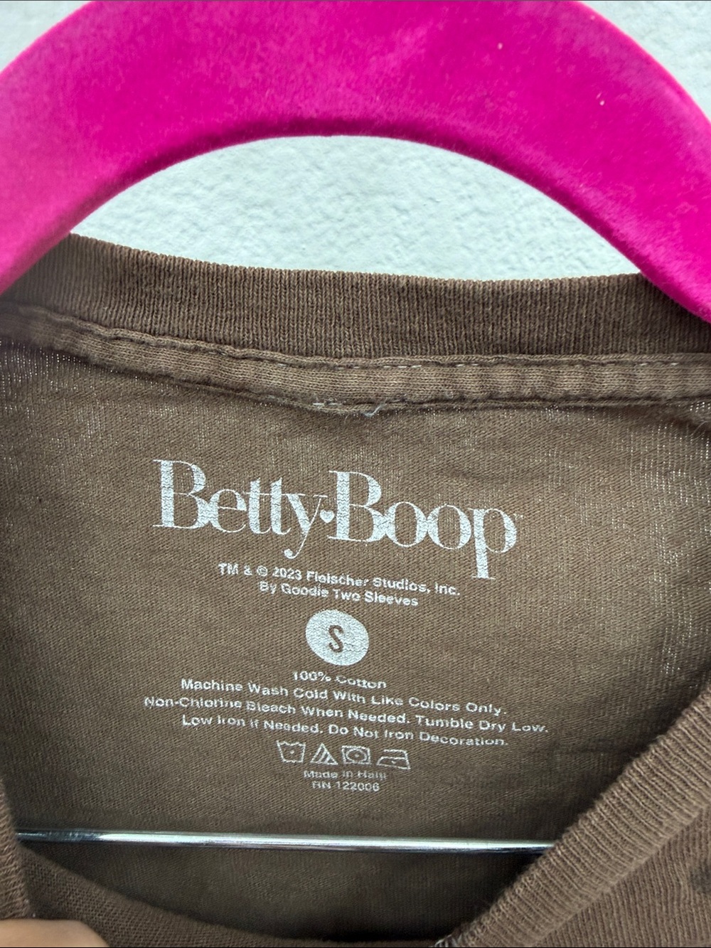 Betty Boop Brown Cropped Graphic Tee with Gold Horseshoe - Picture 3 of 3